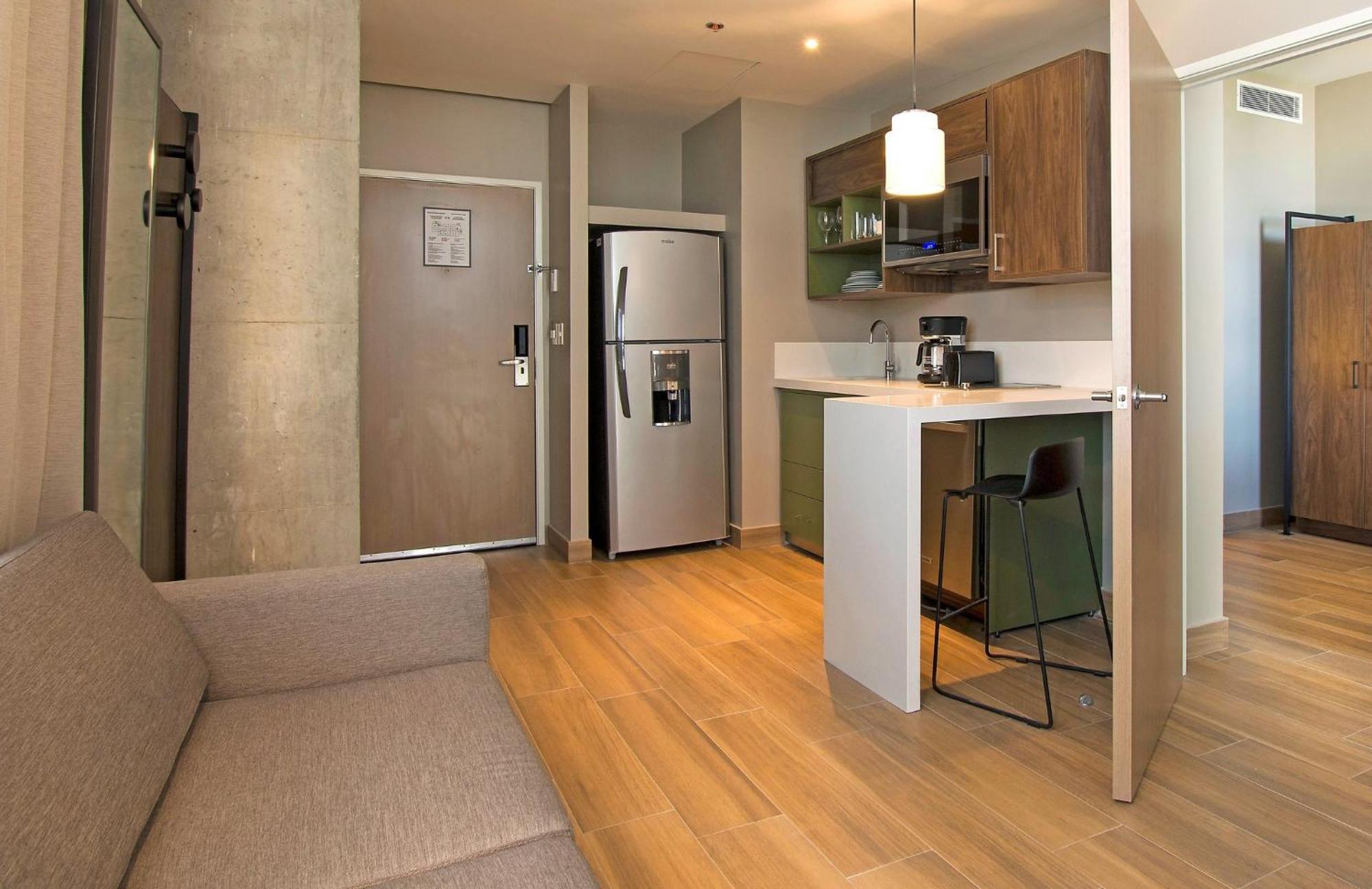 Staybridge Suites - Guadalajara Novena By Ihg Exteriör bild