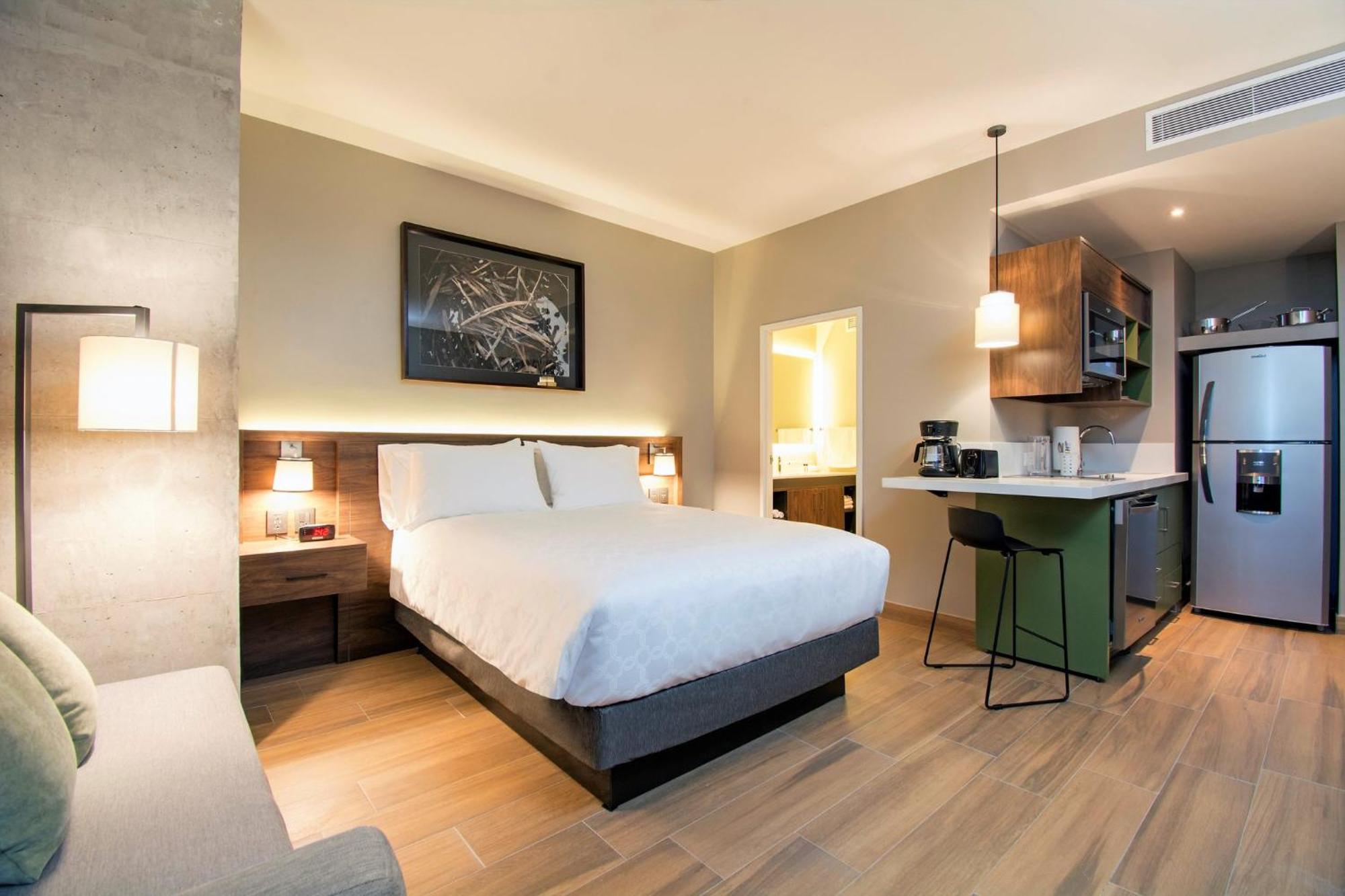 Staybridge Suites - Guadalajara Novena By Ihg Exteriör bild