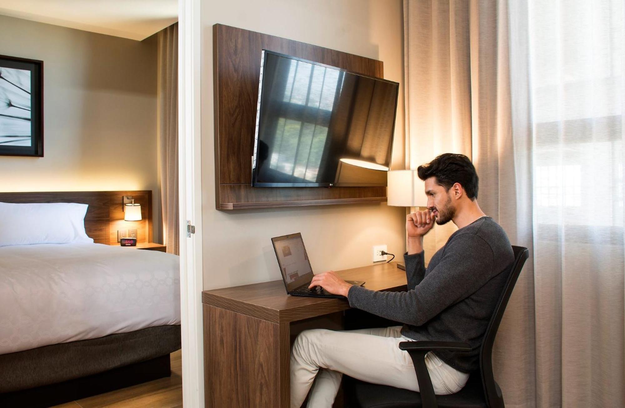 Staybridge Suites - Guadalajara Novena By Ihg Exteriör bild