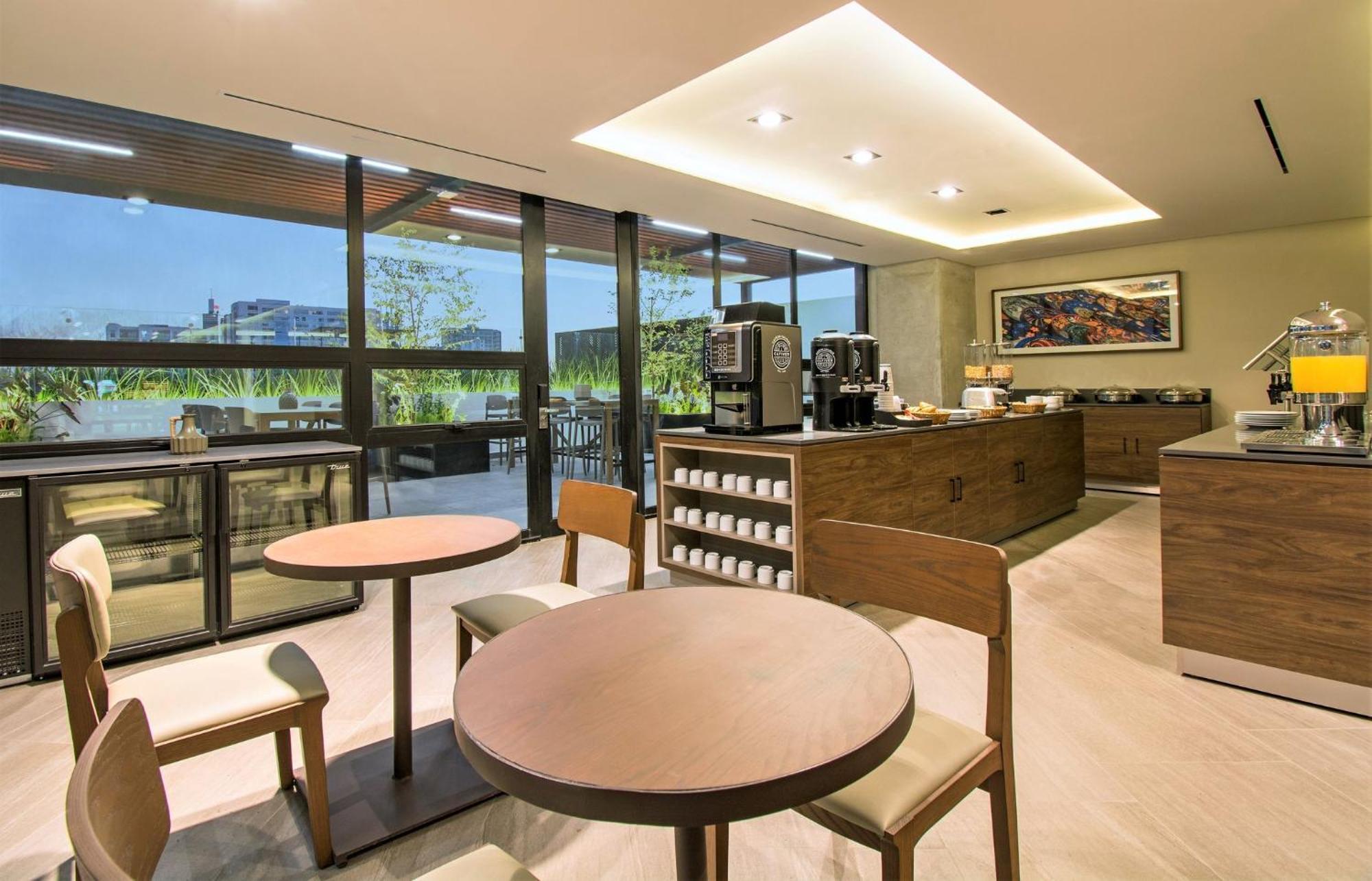 Staybridge Suites - Guadalajara Novena By Ihg Exteriör bild